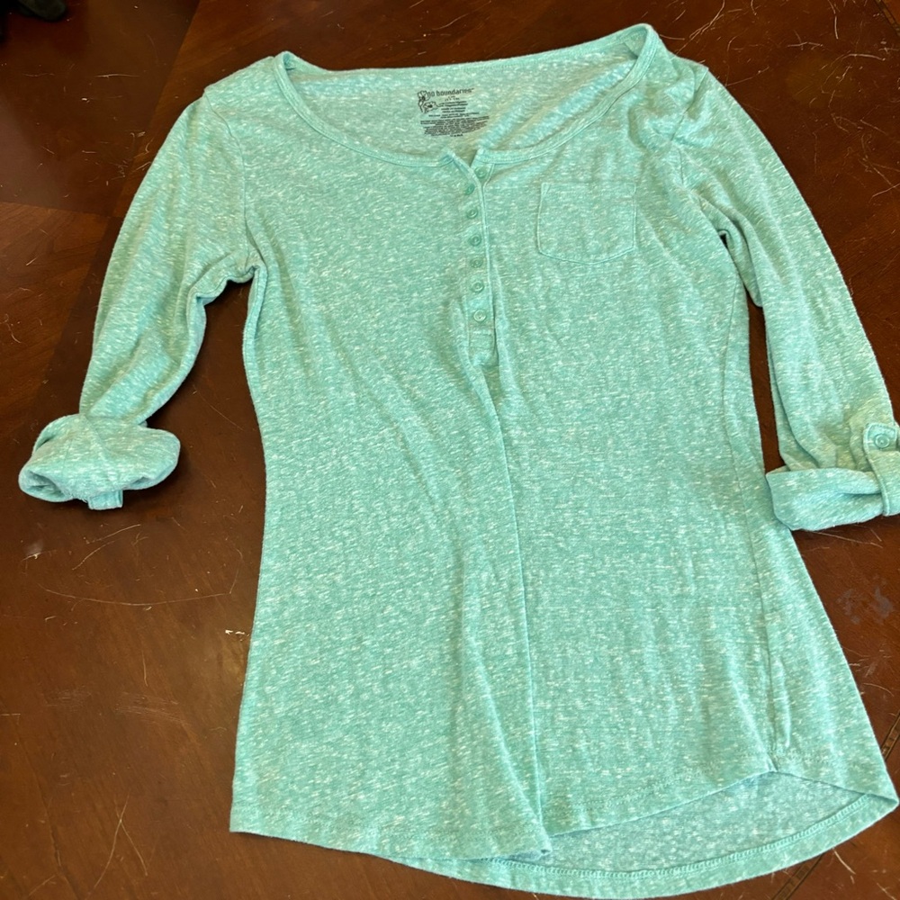 No boundries 3/4 sleeve tee size LG